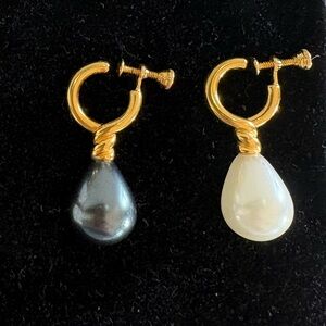 Met Museum Venus Earrings MMA 1984 Box Insert Black White Pearl Drop Gold